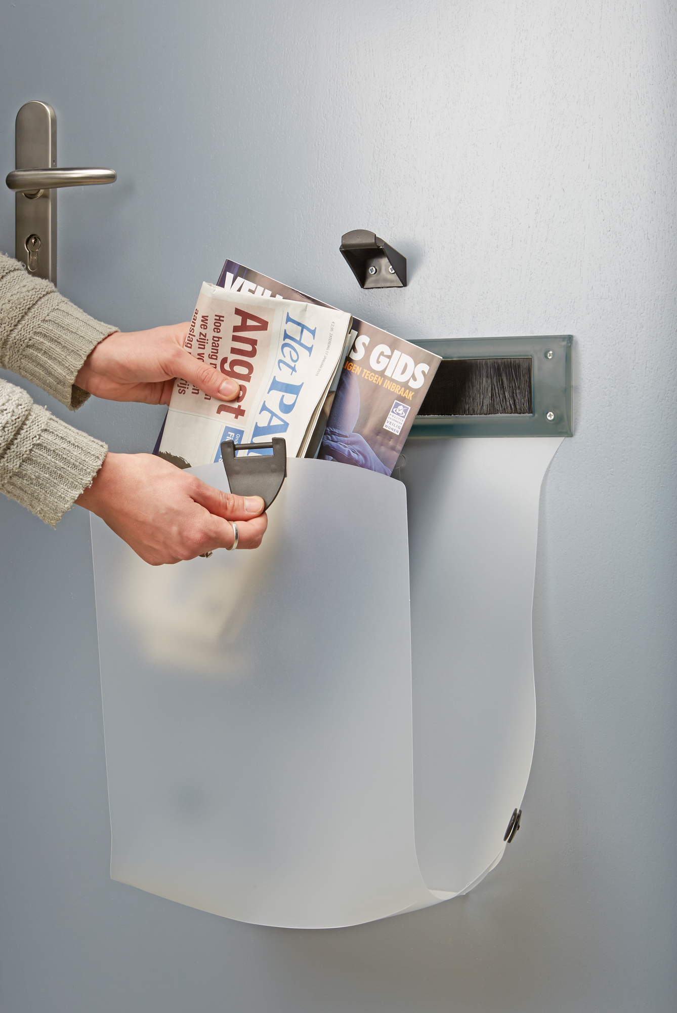 SecuCare Postvanger met tochtborstel